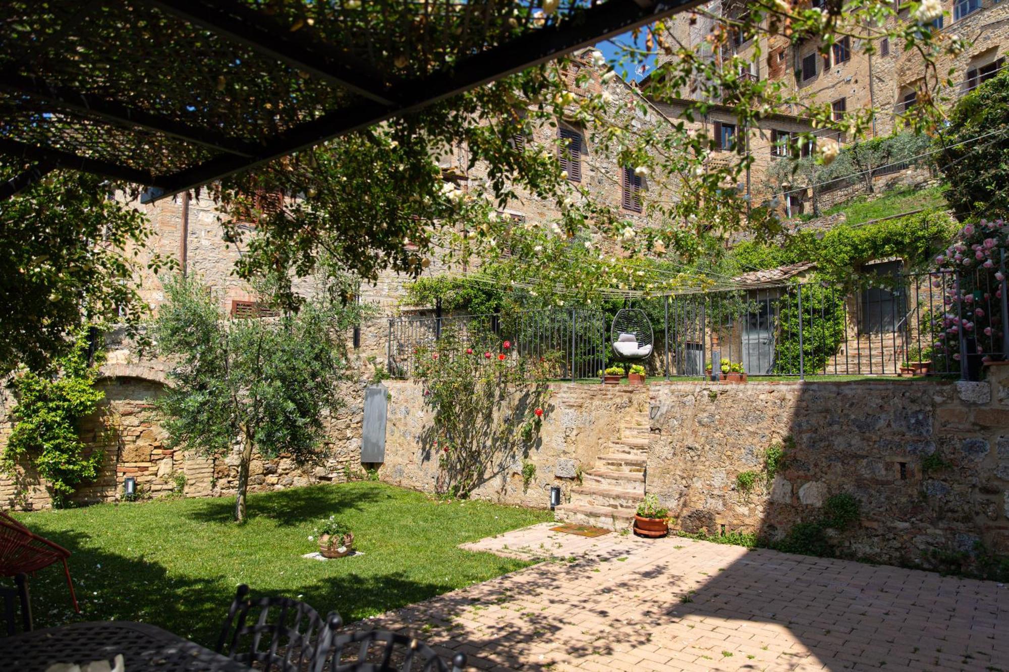 Ferienwohnung The Tower's Garden San Gimignano Exterior foto