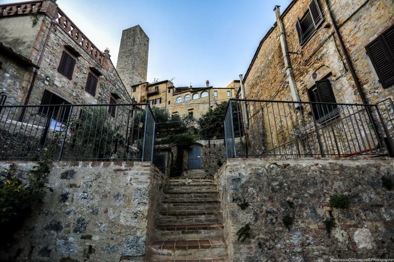 Ferienwohnung The Tower's Garden San Gimignano Exterior foto